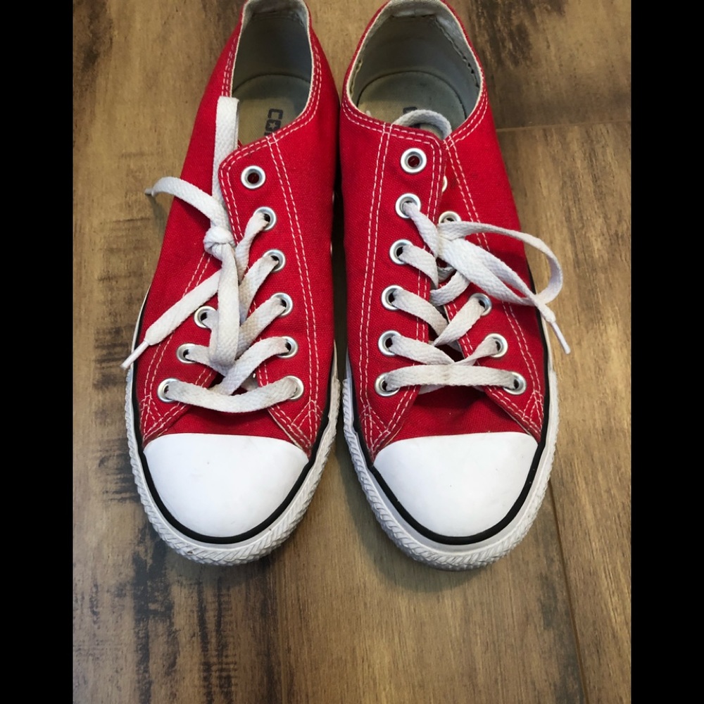 Red converse. Men’s size 5. Ladies 7